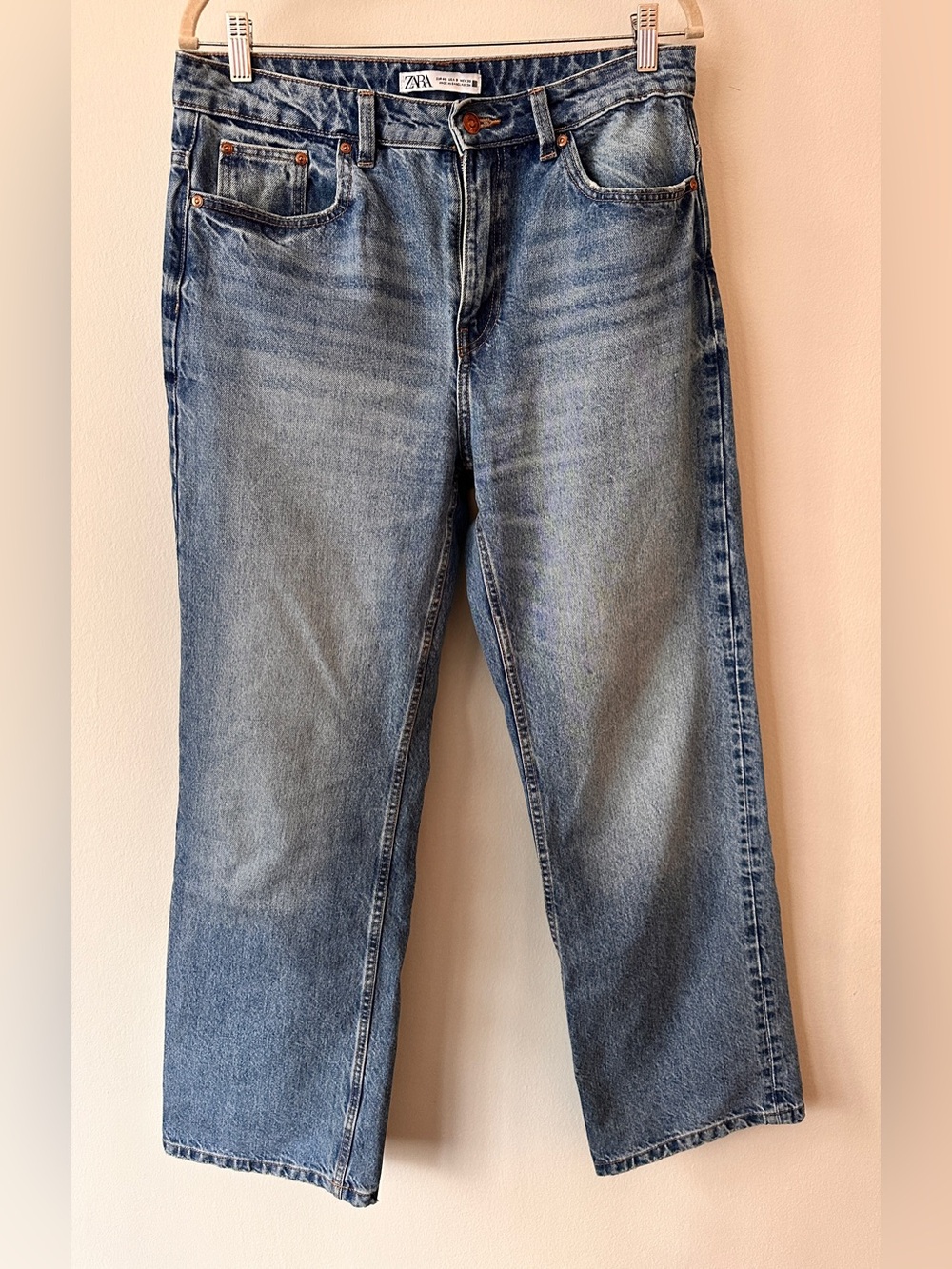 Zara’s Women’s Blue Straight-Leg Jeans